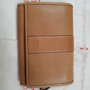 Tan leather multifunctional wallet